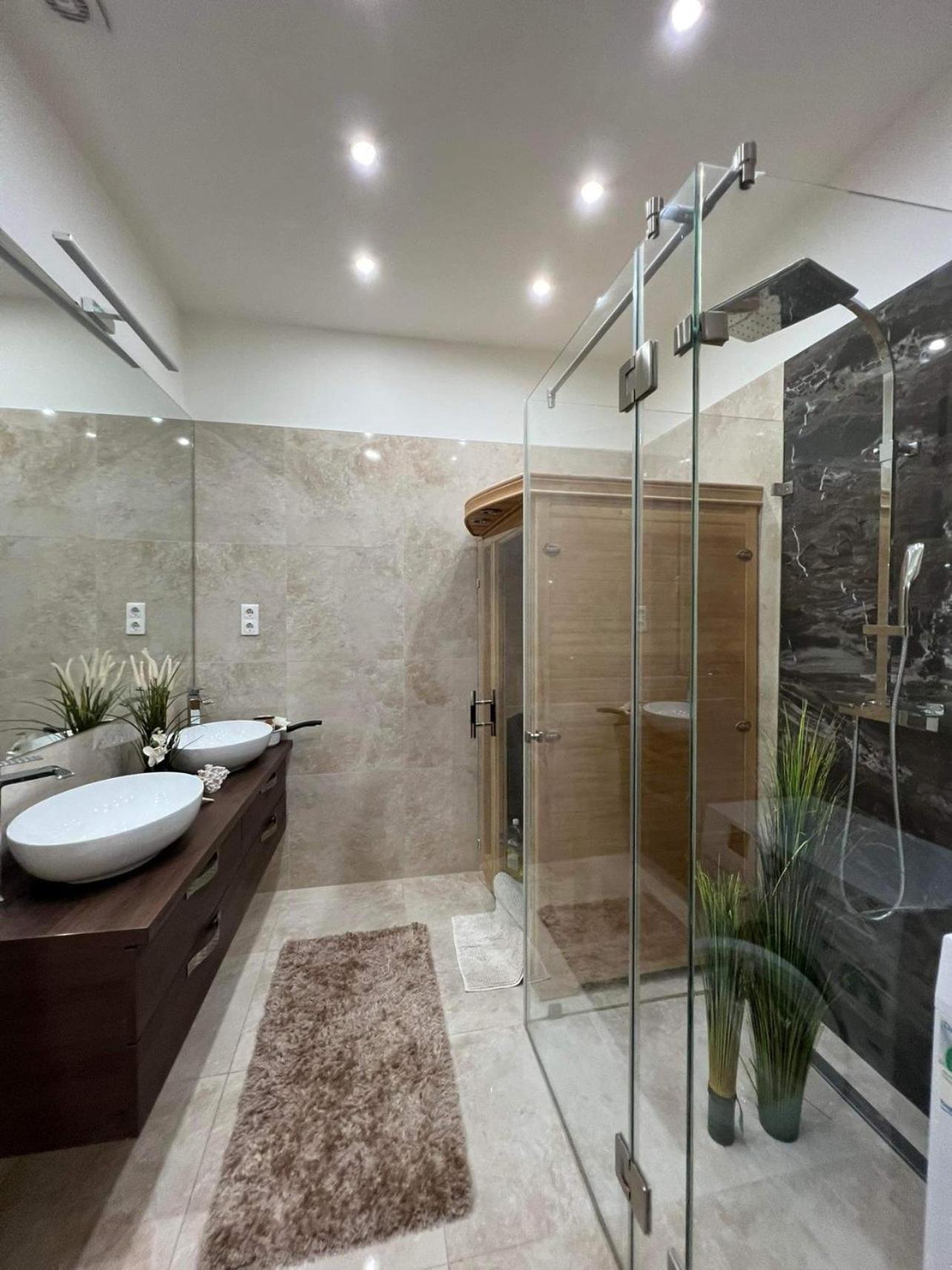 Luxury Dream With A Sauna In The Center Budapest Bagian luar foto